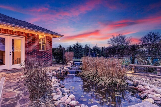 Building Photo - 105 Golden Rd