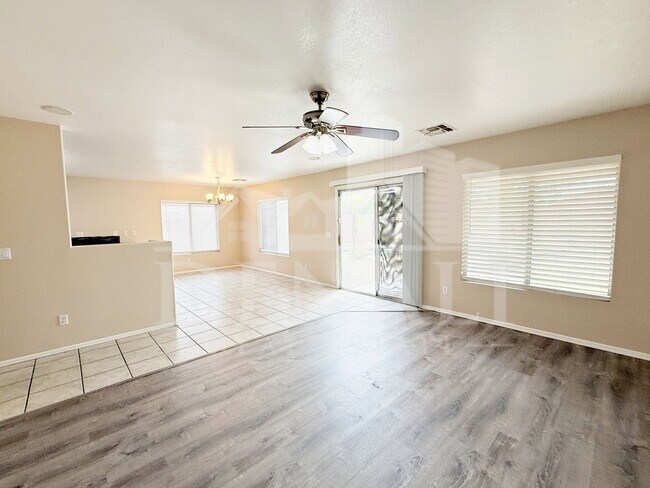 Building Photo - 805 S Esmeralda