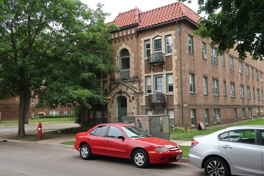 Exterior - 3252 Fremont Ave S