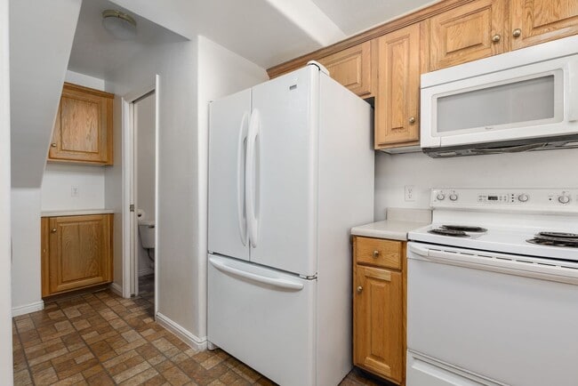 Building Photo - Spacious 3-Bedroom, 2.5-Bath Parkside Townhome