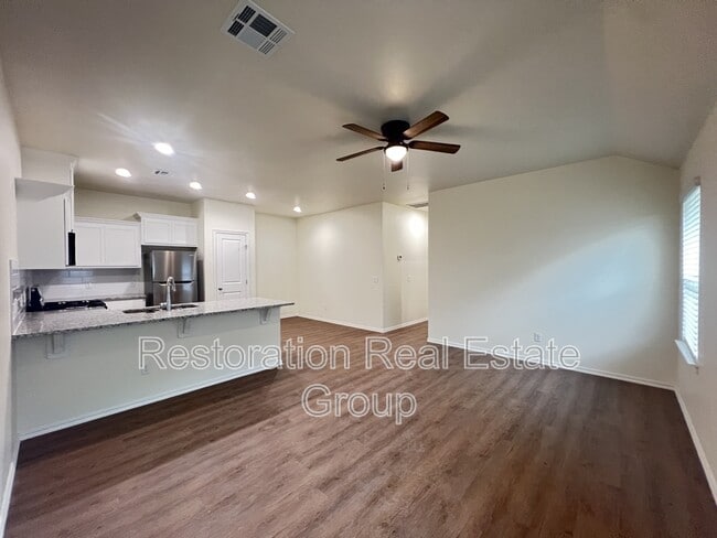 Building Photo - 11411 University