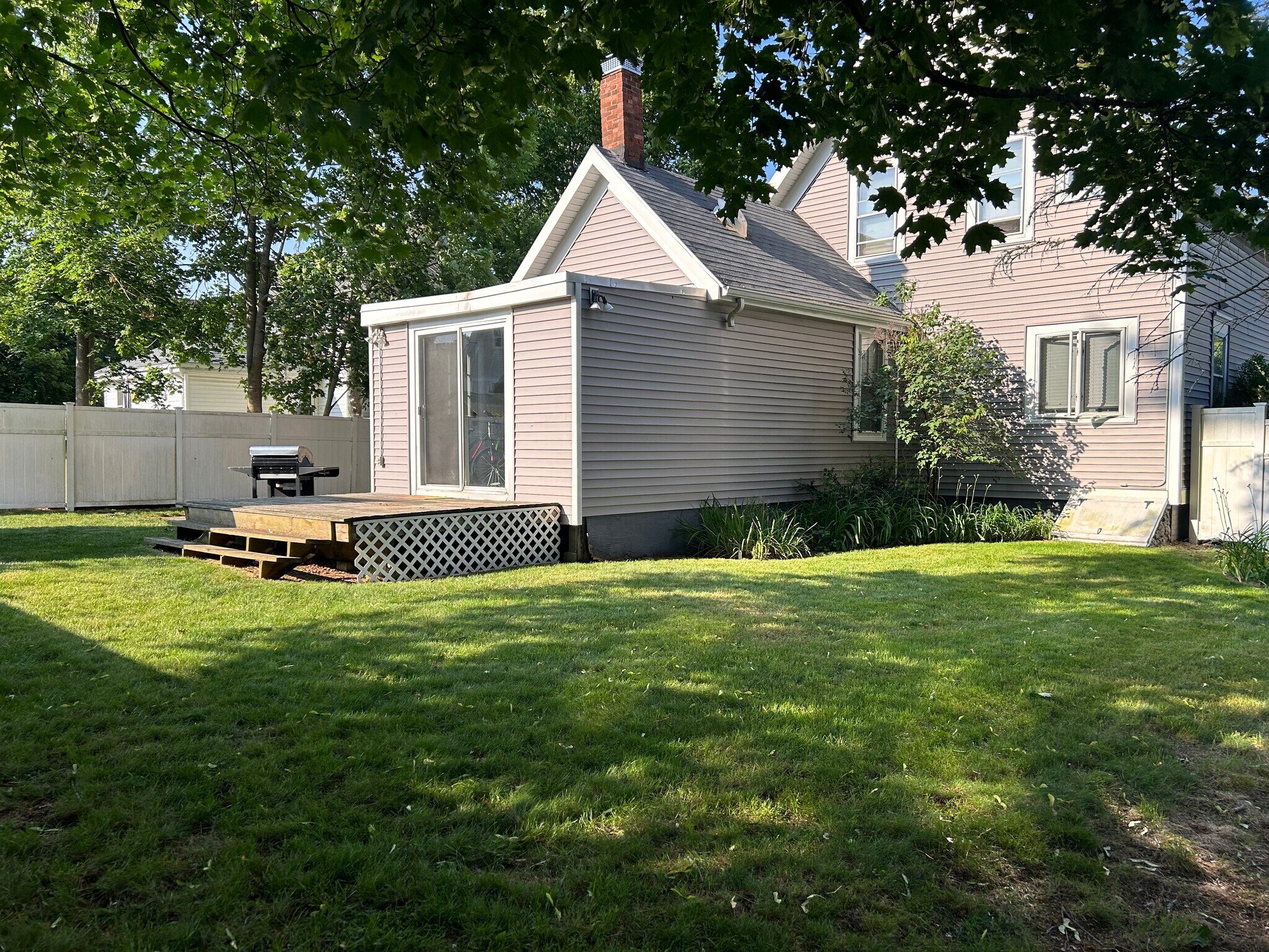 Building Photo - 61 Stetson St