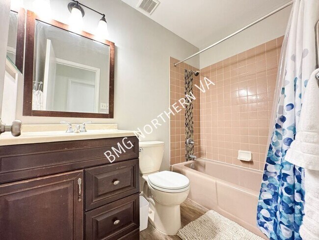 Building Photo - 1476 Greenmont Ct