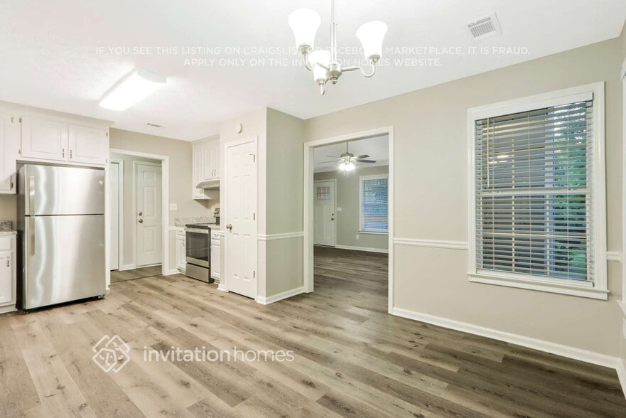 Building Photo - 415 Cambridge Way