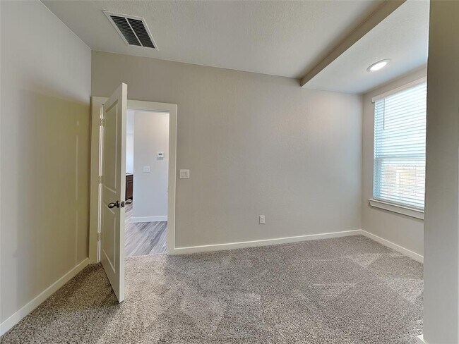 Building Photo - 441 Raglands Rd