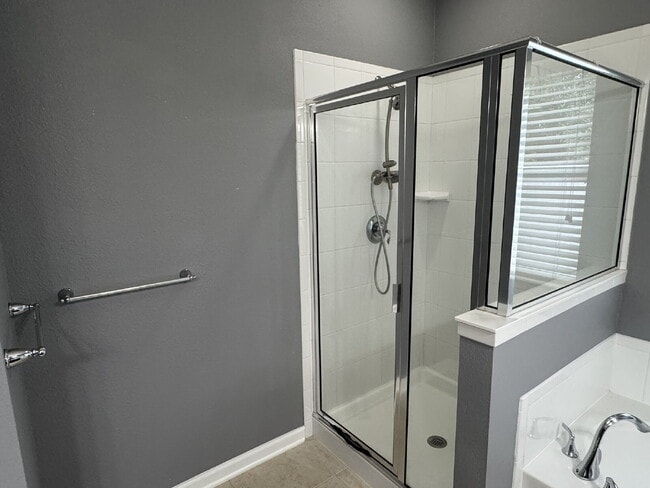 Building Photo - For Rent