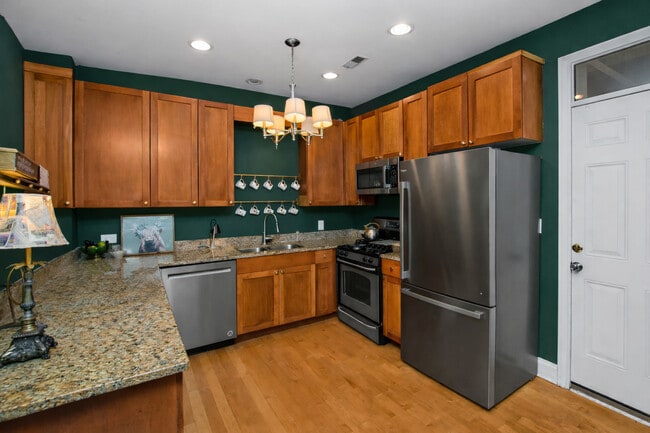 Building Photo - 5138 N Winchester Ave