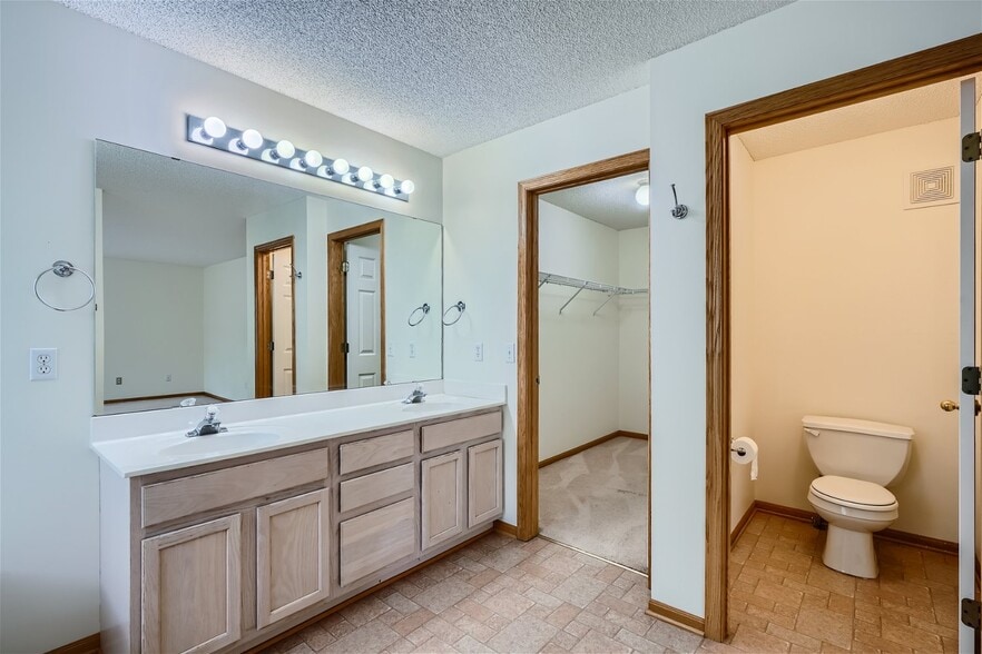 En suite primary bath - 16365 Jamison Path