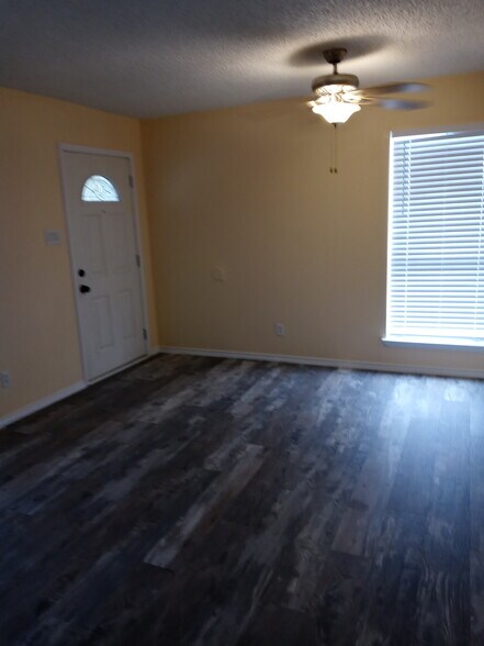 Building Photo - 6702 Everhart Rd