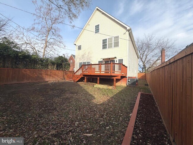 Building Photo - 728 18th St S