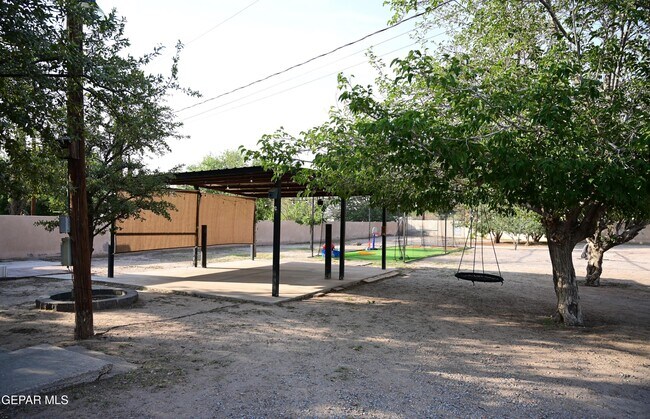 Building Photo - 10725 W Burt Rd