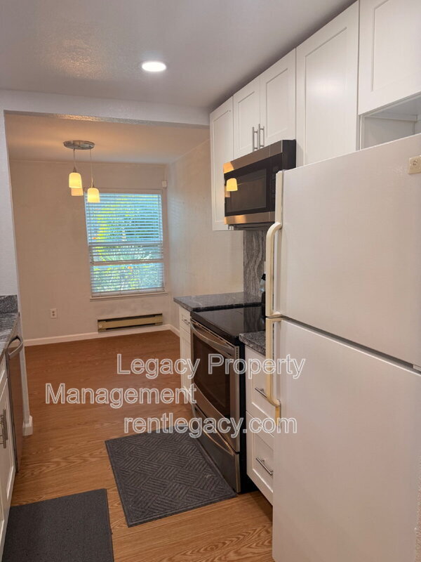 Building Photo - 7 Lancaster Cir