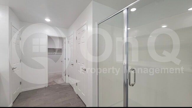 Building Photo - 10838 W Marguerite Ave