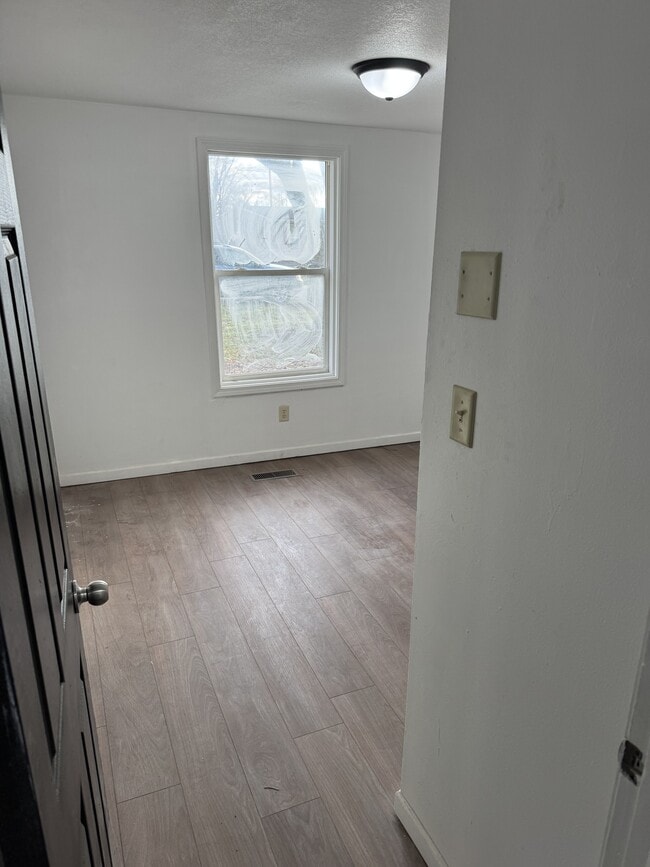 Building Photo - 2524 Cle Elum Dr