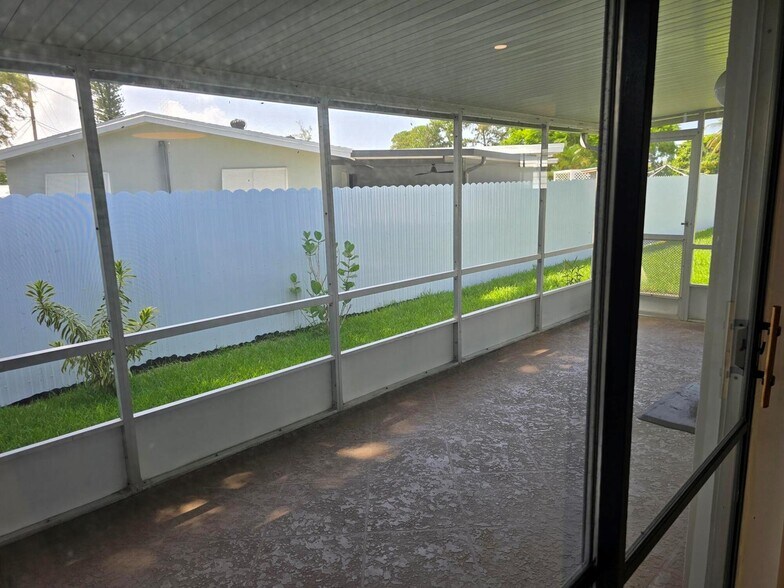 Building Photo - 2672 Rockcrest Ct