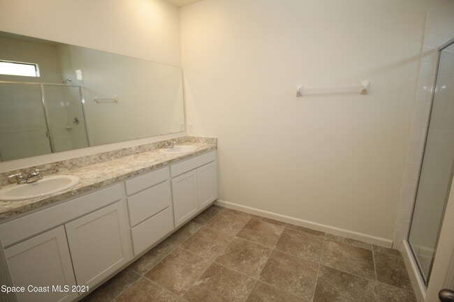 Building Photo - 708 Acadia Ct SE