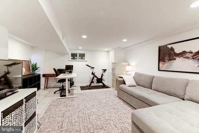 Building Photo - 241 Lynhaven Dr