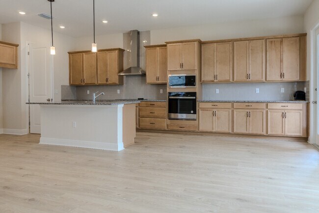 Building Photo - 16705 Victoria Grv Aly
