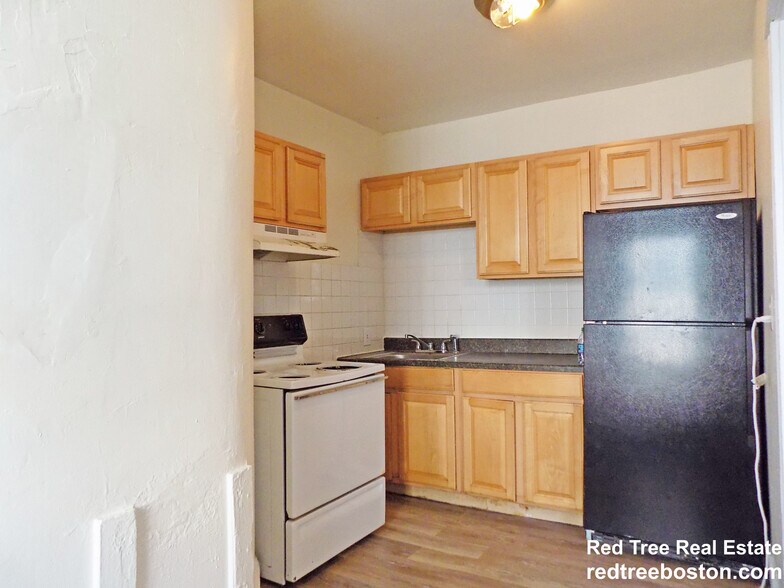 Building Photo - 244 Kelton St