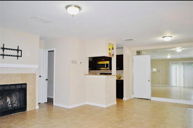 Building Photo - 2379 Briarwest Blvd