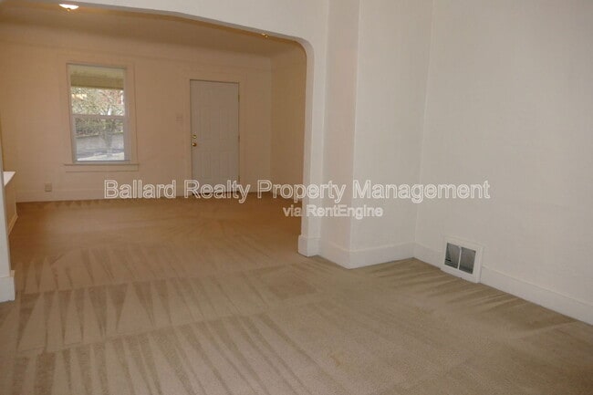 Building Photo - 602 N 65th St