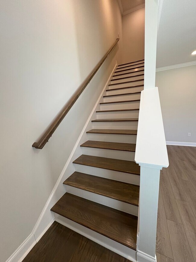Building Photo - 135 Hunters Hill Wy
