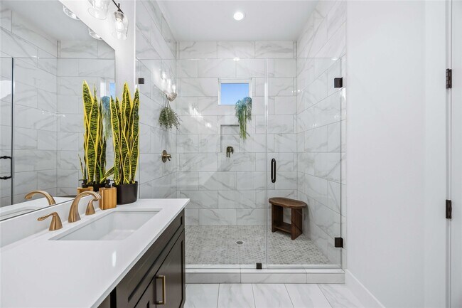 Building Photo - 6117 Campos Dr