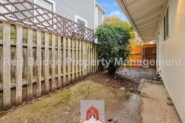 Building Photo - 3440 SE 8th Ave