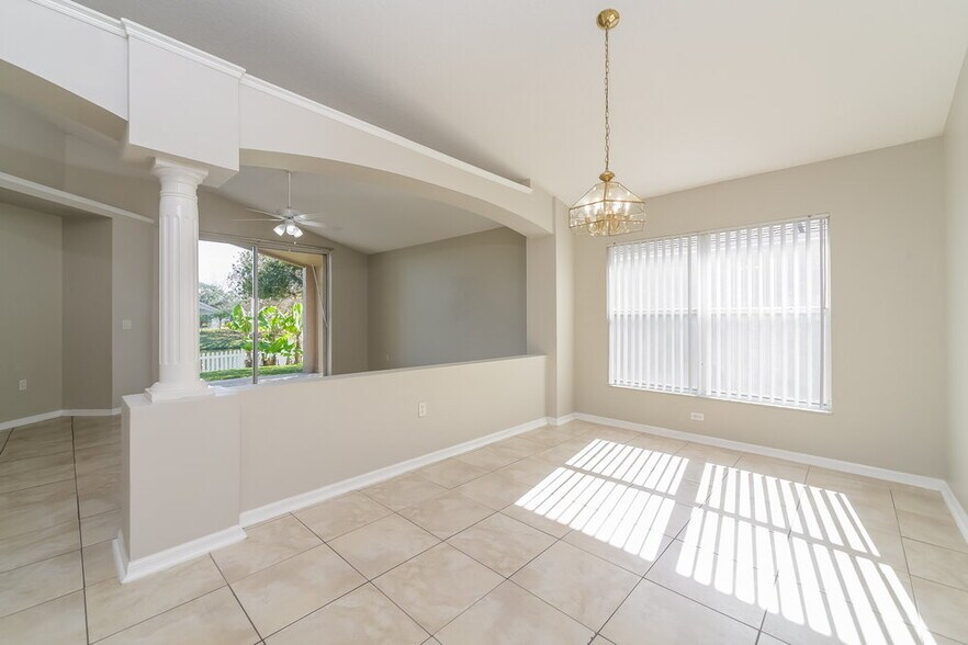 Building Photo - 133 Thornbury Dr