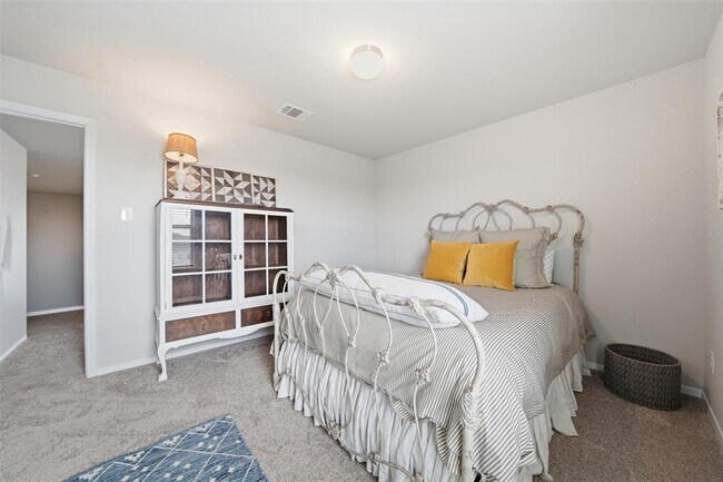 Building Photo - 641 Running Creek Dr