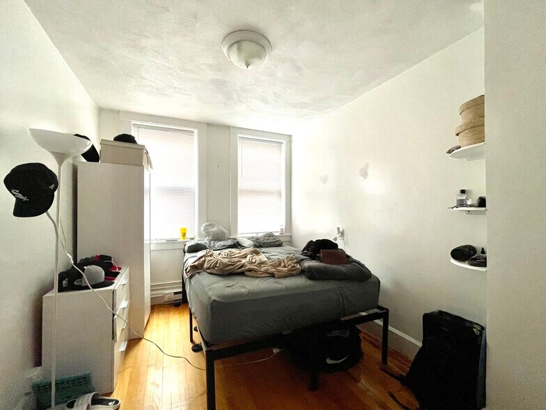 Building Photo - 161 Endicott St