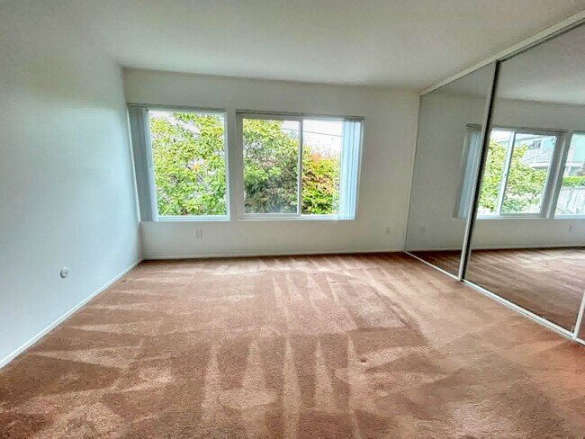 Building Photo - 33936 Alcazar Dr