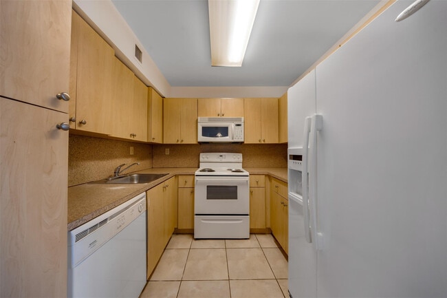 Building Photo - 2809 N Course Dr