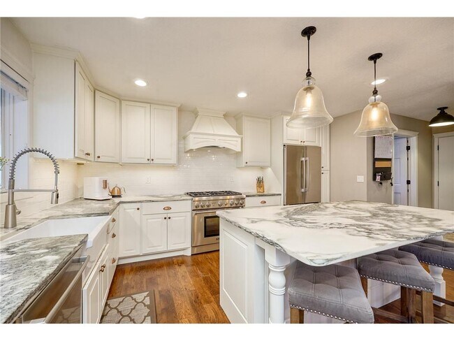 Building Photo - 1832 Essex Rd