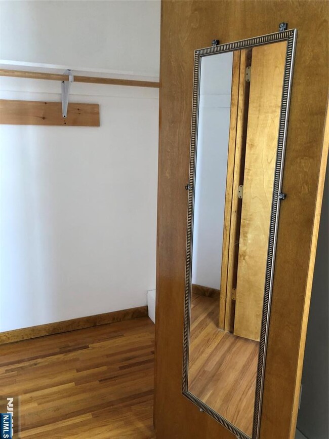 Building Photo - 504 2nd