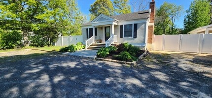 Building Photo - 1524 Express Dr S