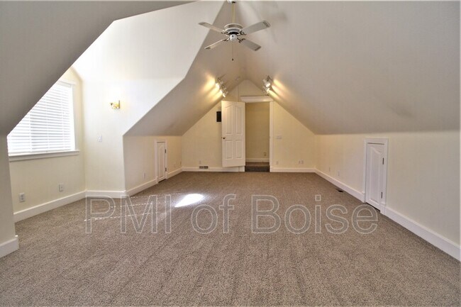 Building Photo - 85 S Linder Rd