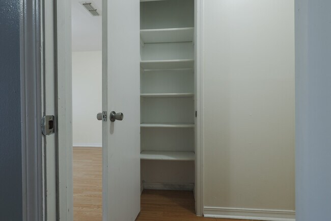 Building Photo - 10014 Stratmore Cir