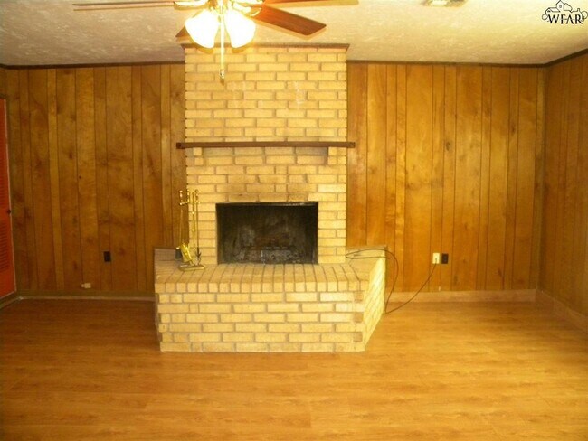 Building Photo - 4106 Aspen St