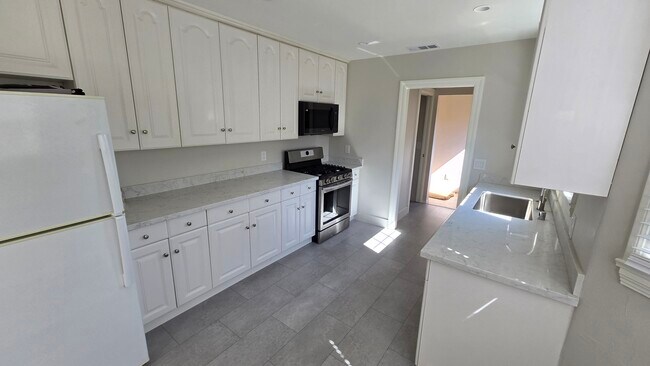 Kitchen - 740 Locust St