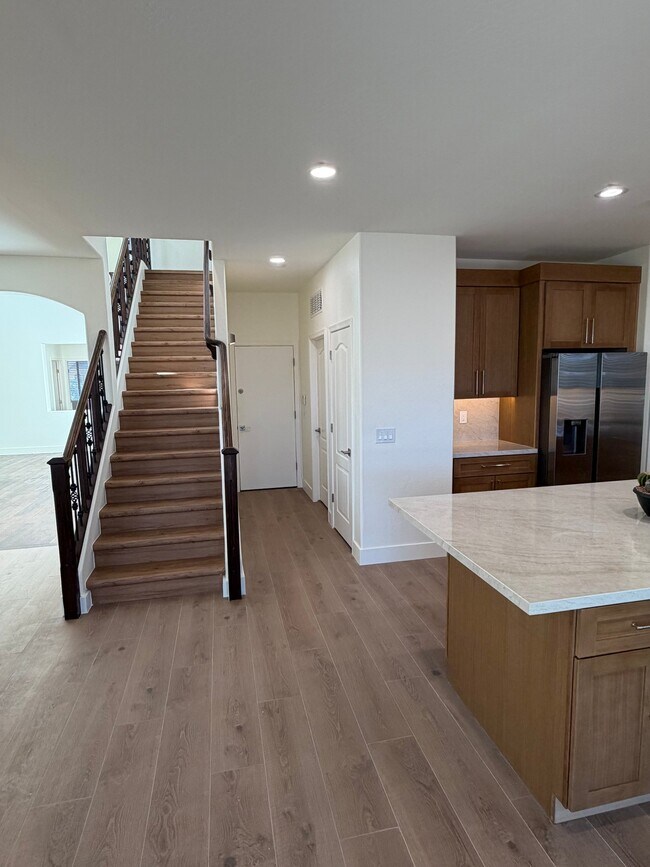 Building Photo - 2741 E Quiet Hollow Ln