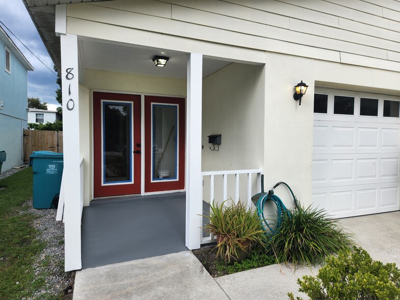 Front Porch Entry - 810 E South St