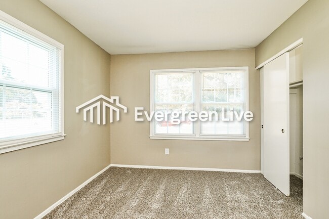 Building Photo - 4302 Vincent St