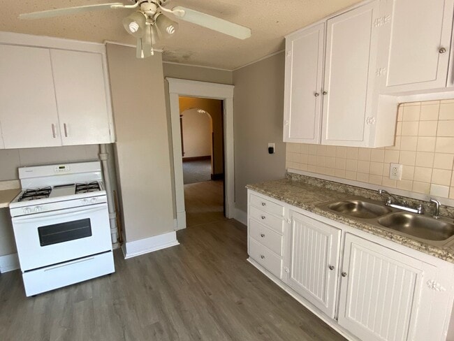 Building Photo - 619 N Washington St