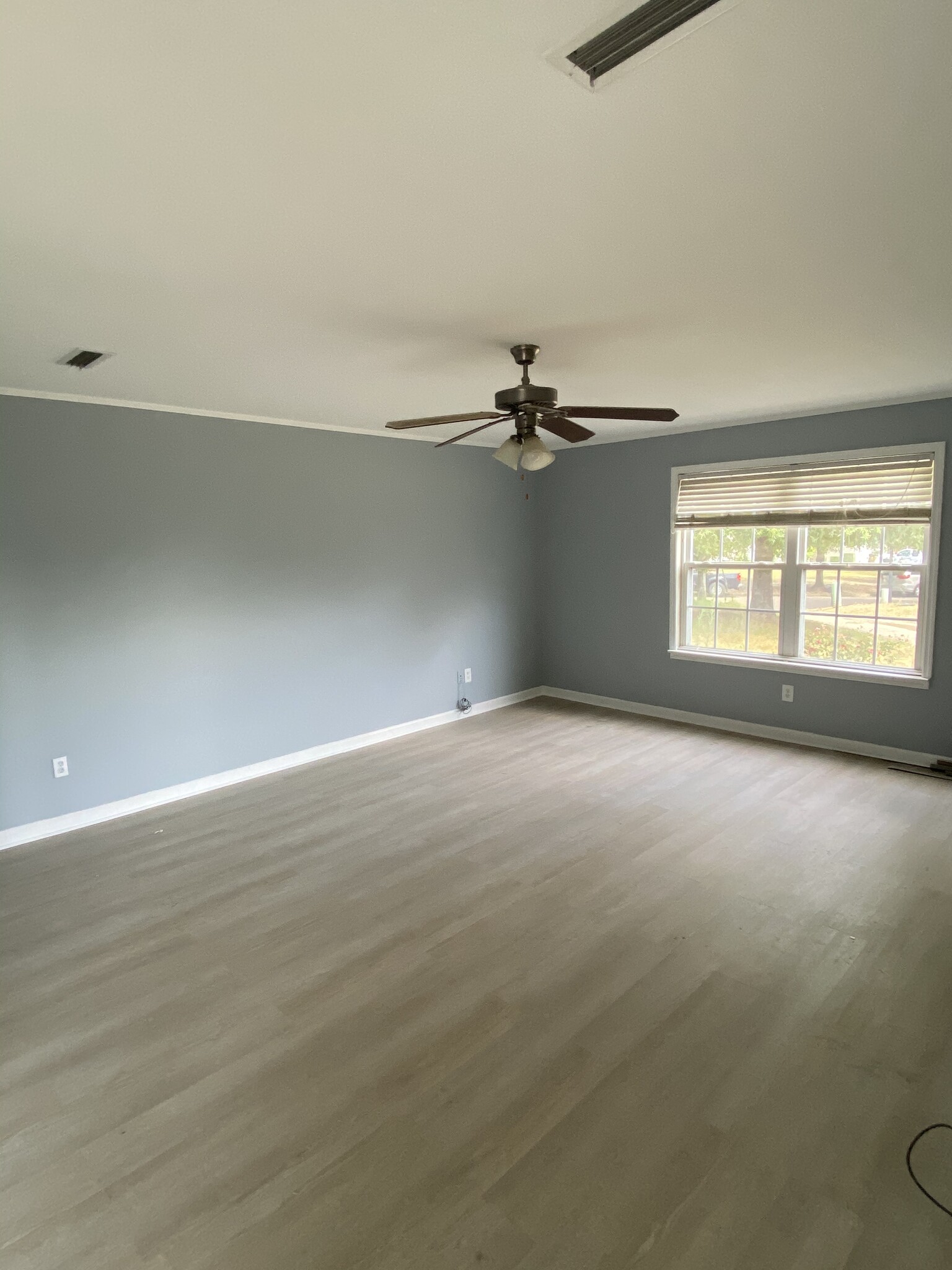 Living Room - 122 Coral Ln