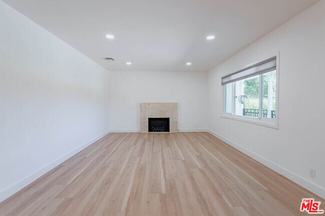 Building Photo - 6627 Ranchito Ave