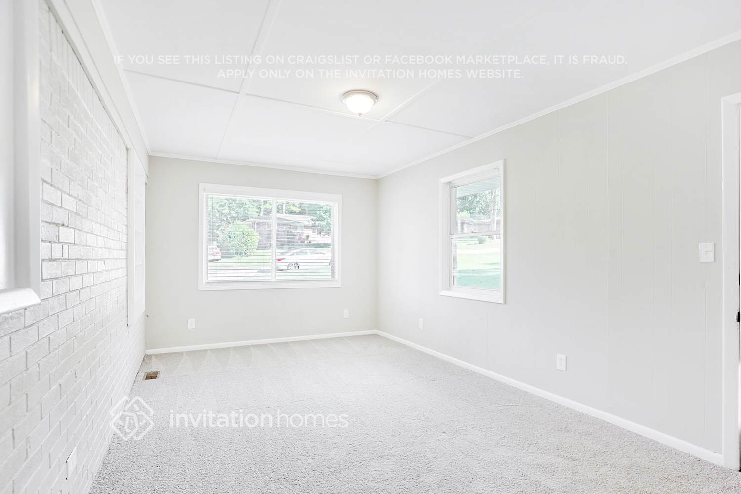 Building Photo - 2434 Shamrock Dr