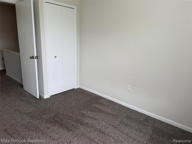 Building Photo - 50431 Bay Run S