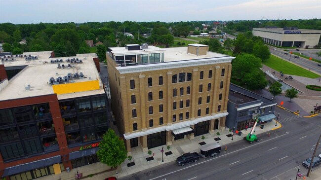 Building Photo - 369 E Main St