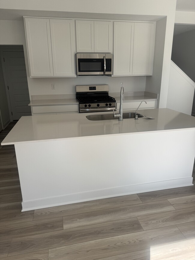 Building Photo - 15235 Farrington Rd